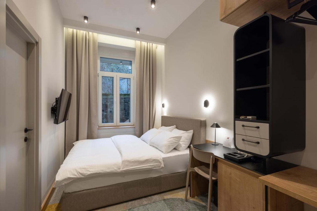 Hop Inn Rooms & Suites Belgrade Exterior photo