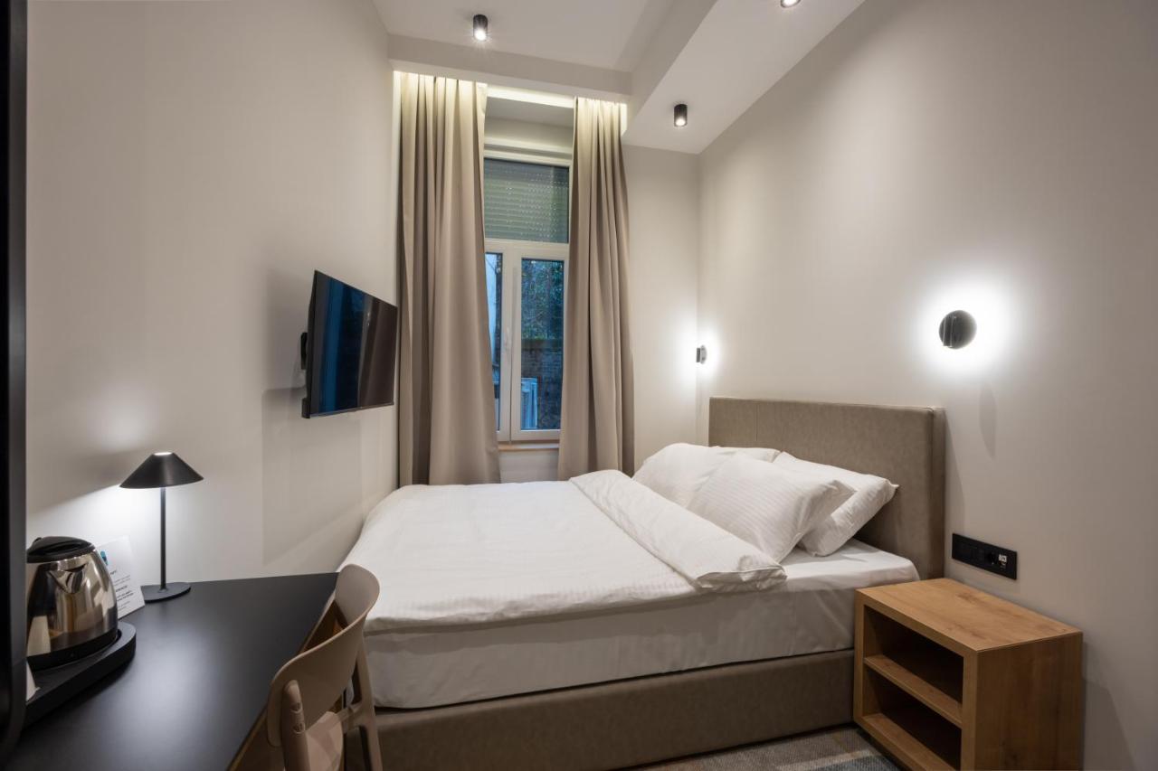 Hop Inn Rooms & Suites Belgrade Exterior photo