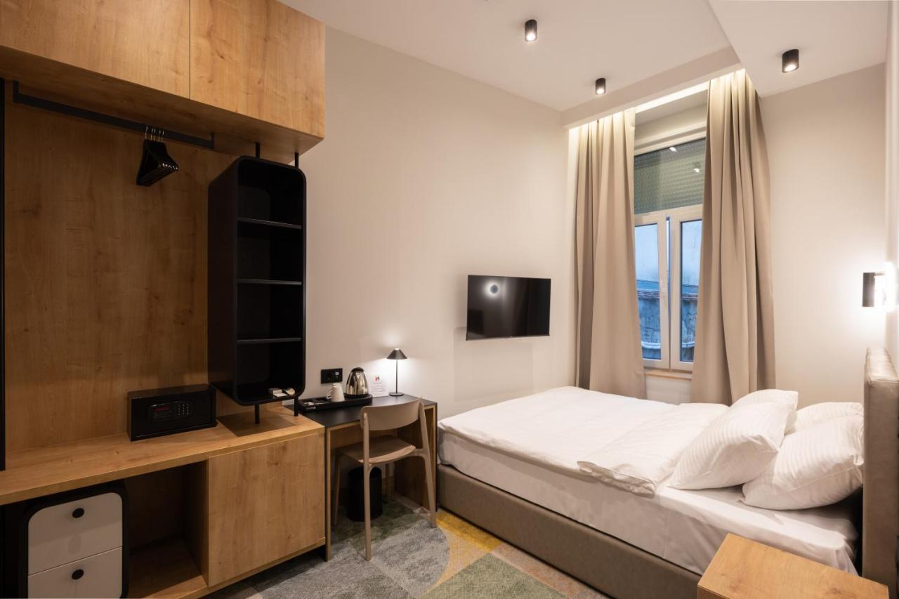 Hop Inn Rooms & Suites Belgrade Exterior photo
